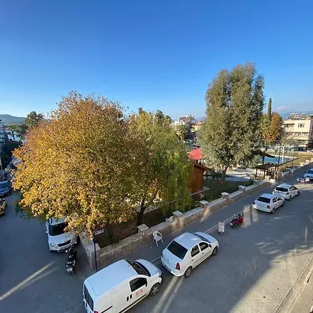 Merkezde Sahil Bandinda Bahriye Ucok Yaninda 3+1 Daire Appartamento Fethiye