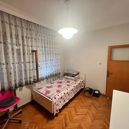 Merkezde Sahil Bandinda Bahriye Ucok Yaninda 3+1 Daire