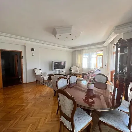 Merkezde Sahil Bandinda Bahriye Ucok Yaninda 3+1 Daire فتحية